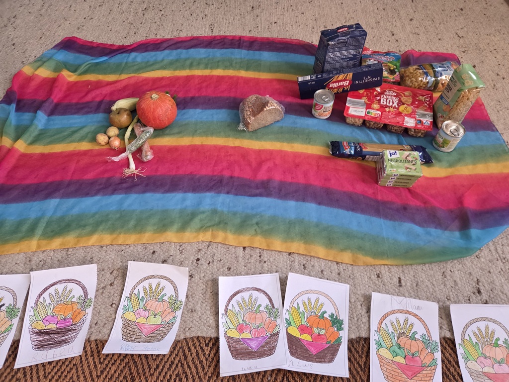 20260925_Decke mit Bilder.jpg